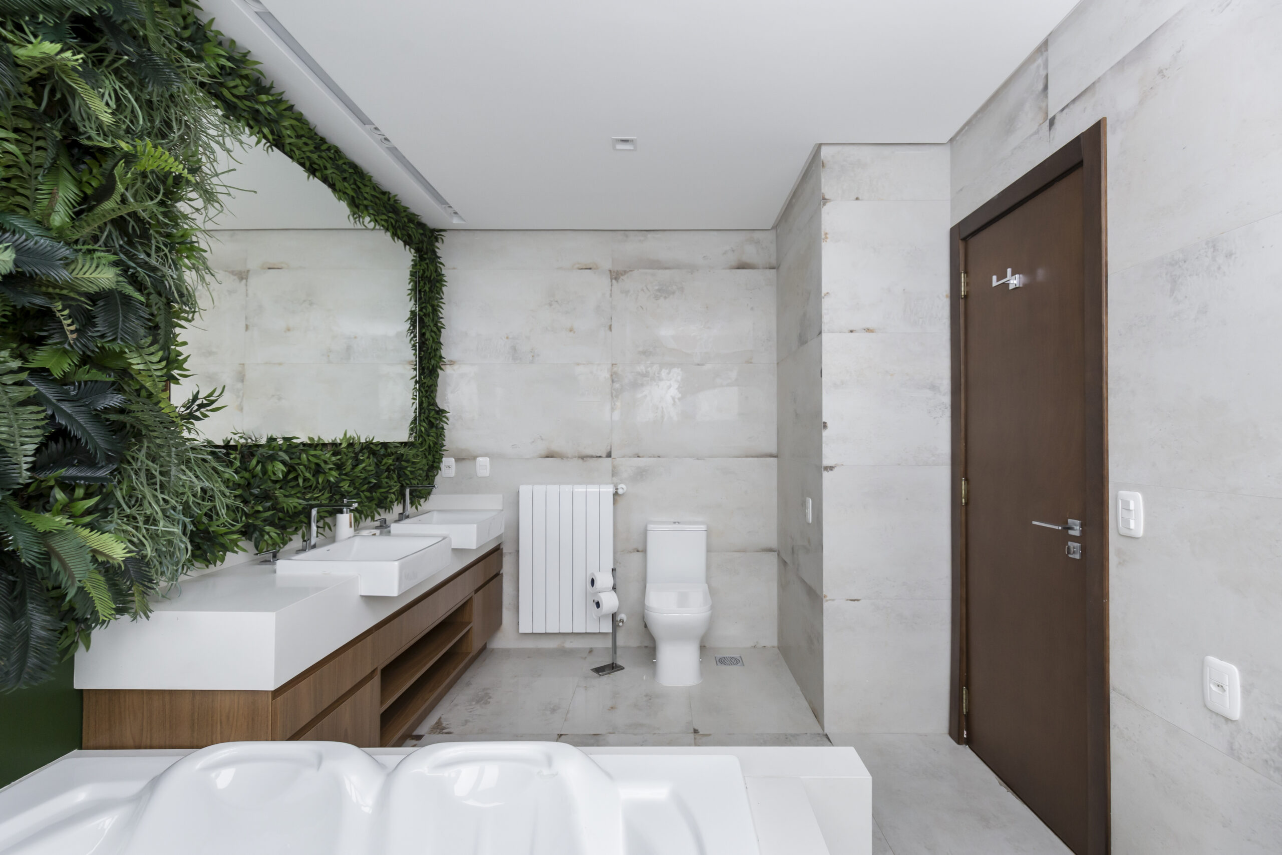 banheiro da casa saint mortiz todo em branco e verde
